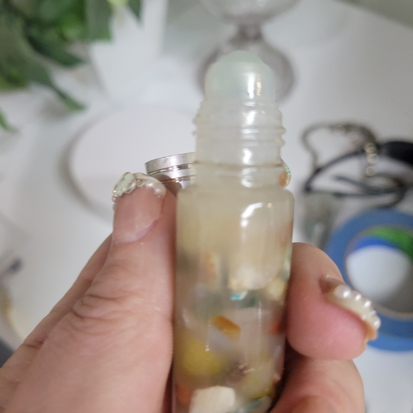 CRYSTAL INFUSED SKIN RESCUE ESSENTIAL OIL. HOMEMADE HEALTH GRADE MATERIALS 👀 - Picture 7 of 10